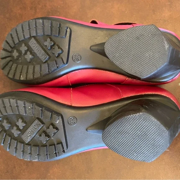 Cute red Mary Janes, size 8 - Picture 5 of 5